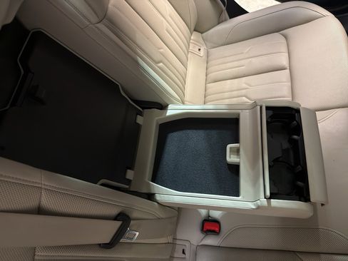 Used 2019 Audi e-tron Prestige w/ Prestige Package image 29