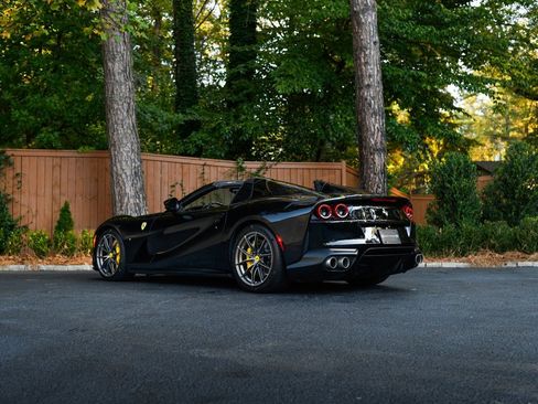 Used 2021 Ferrari 812 GTS image 7
