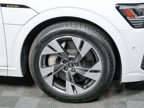 Used 2021 Audi e-tron Prestige w/ Prestige Package image 39