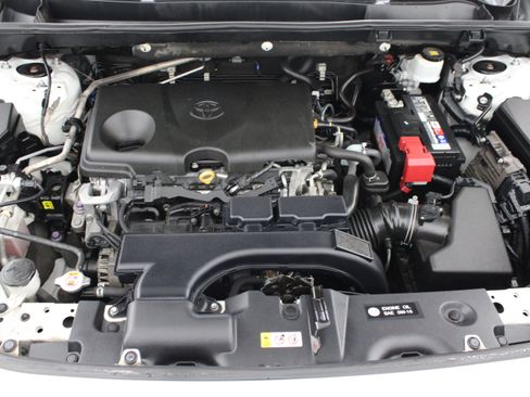 Used 2020 Toyota RAV4 LE FWD image 33