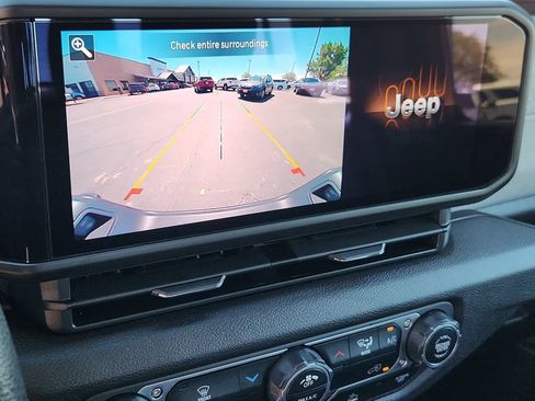 Used 2024 Jeep Gladiator Sport AWD/4WD image 21
