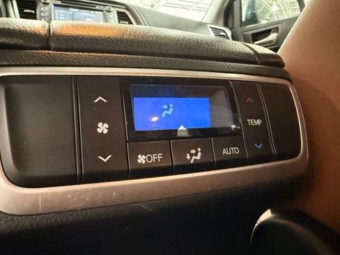 Used 2017 Toyota Highlander Limited AWD/4WD image 21