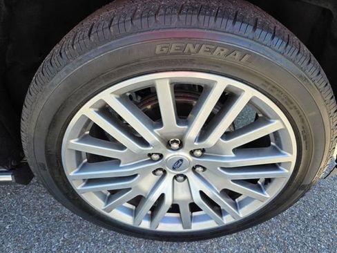 Used 2022 Ford Expedition Platinum image 9