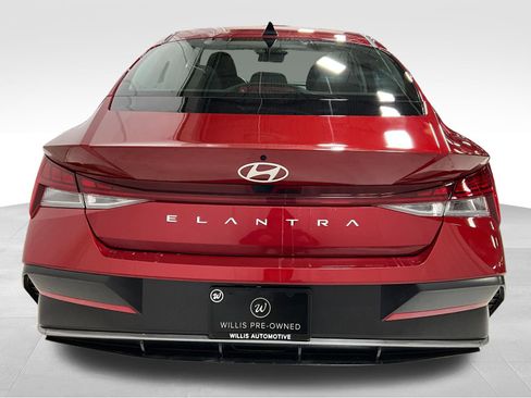 Used 2025 Hyundai Elantra SEL image 5