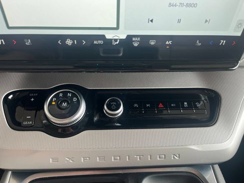 Certified 2025 Ford Expedition Active AWD/4WD image 25