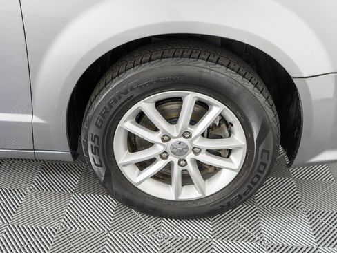 Used 2018 Dodge Grand Caravan SXT image 31