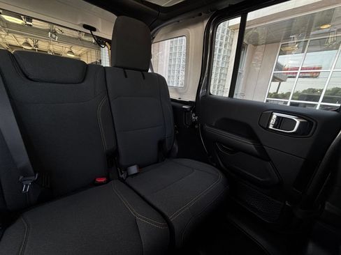 Used 2025 Jeep Wrangler Unlimited Sahara AWD/4WD image 37