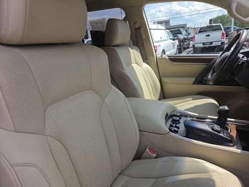 Used 2017 Lexus LX 570 4WD w/ Luxury Package image 18
