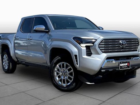 Used 2025 Toyota Tacoma Limited image 3