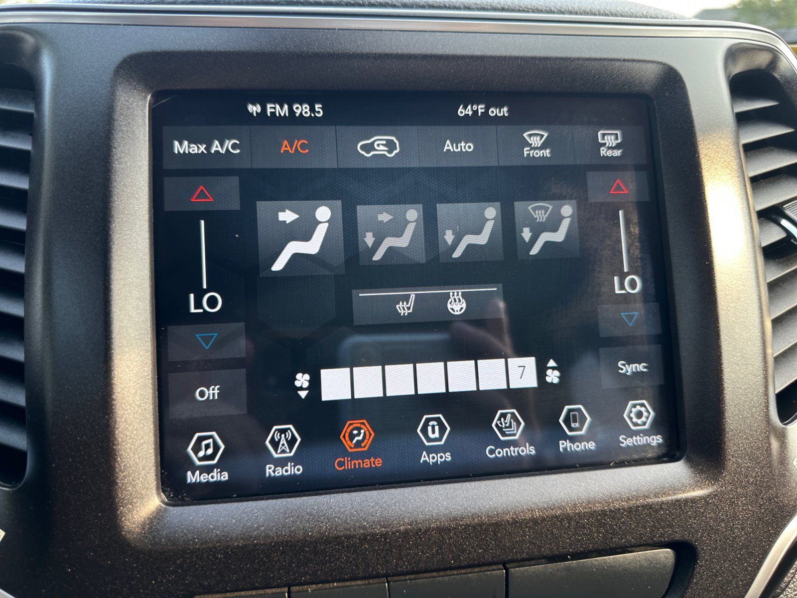 Used 2019 Jeep Cherokee Trailhawk w/ Cold Weather Group AWD/4WD image 23