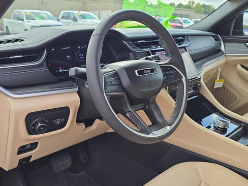 Used 2024 Jeep Grand Cherokee L Limited image 14