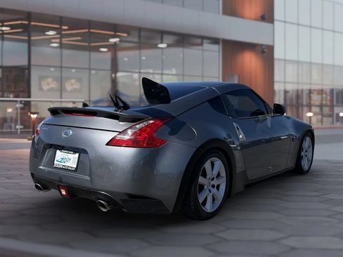 Used 2014 Nissan 370Z Coupe RWD image 10
