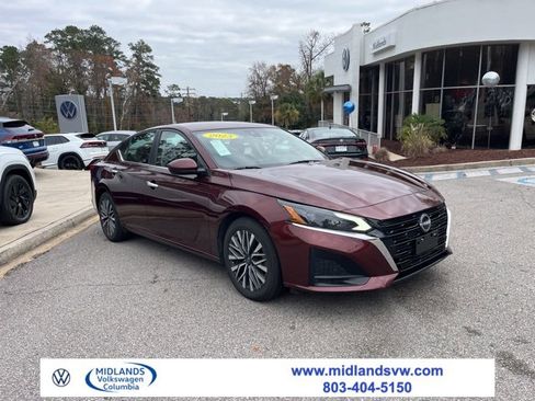 Used 2023 Nissan Altima 2.5 SV image 1
