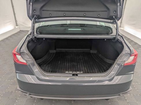 Used 2025 Toyota Camry SE image 33