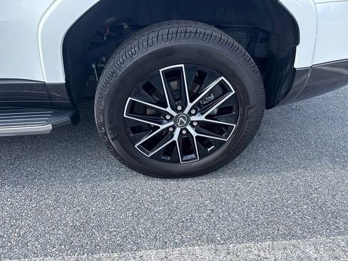 Used 2024 Lexus GX 550 w/ Accessory Package (Z1) AWD/4WD image 4