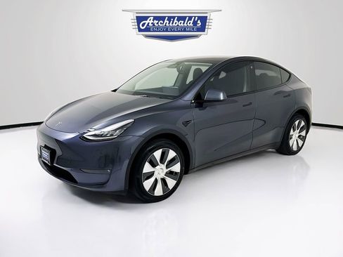 Used 2022 Tesla Model Y Long Range image 3