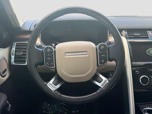 Used 2018 Land Rover Discovery HSE AWD/4WD image 18