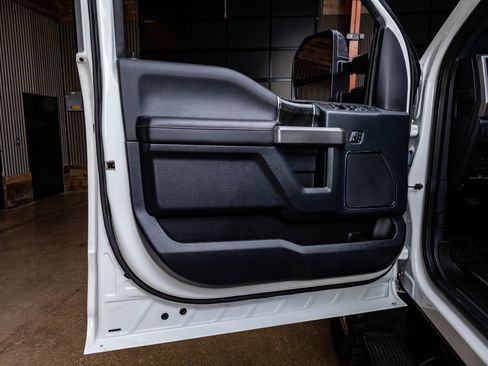 Used 2022 Ford F350 Platinum image 35