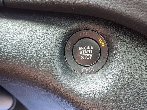 Used 2022 Jeep Cherokee Limited image 23