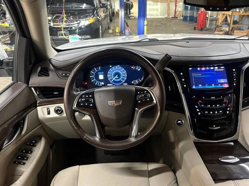 Used 2016 Cadillac Escalade Luxury AWD/4WD image 20
