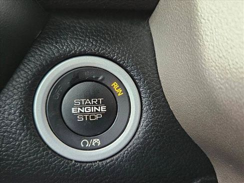Used 2019 RAM 1500 Laramie AWD/4WD image 18