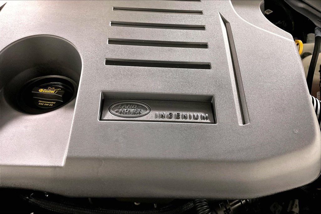Used 2025 Land Rover Range Rover Sport SE AWD/4WD image 32