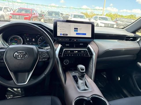 Used 2023 Toyota Venza XLE image 21