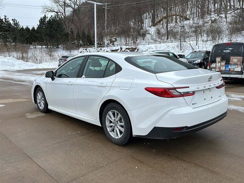 Used 2025 Toyota Camry LE image 9