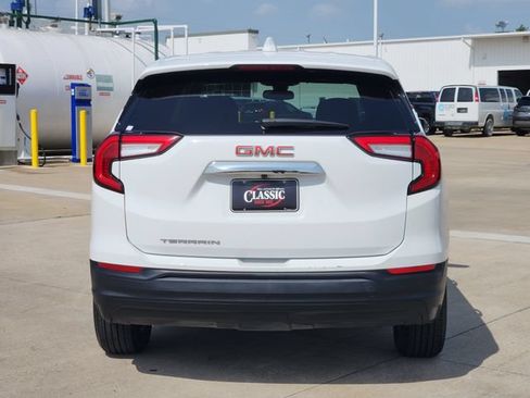 Used 2024 GMC Terrain SLE FWD image 6
