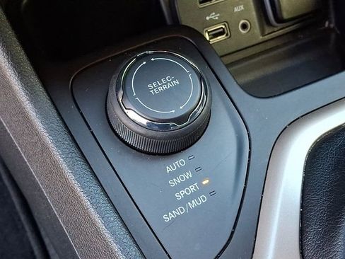 Used 2016 Jeep Cherokee Limited AWD/4WD image 26