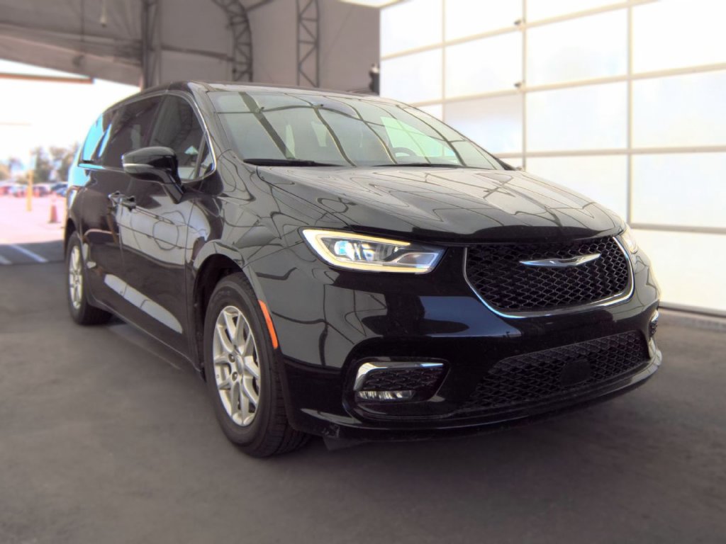 Used 2025 Chrysler Pacifica Select FWD image 5