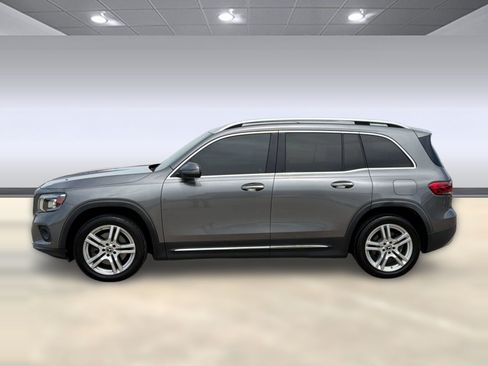 Used 2021 Mercedes-Benz GLB 250 4MATIC w/ Premium Package image 2