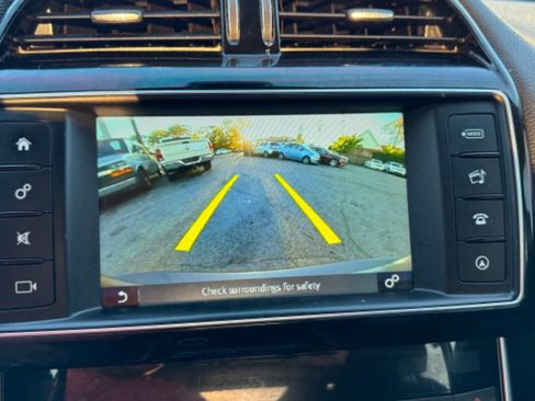 Used 2017 Jaguar XE Prestige image 26