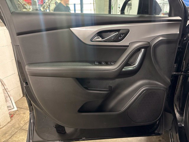 Used 2025 Chevrolet Blazer LT FWD image 9
