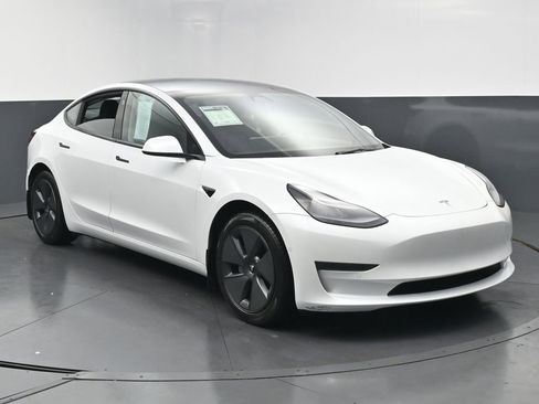 Used 2022 Tesla Model 3 Long Range AWD/4WD image 2