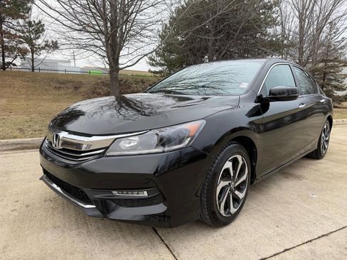 Used 2017 Honda Accord EX image 3