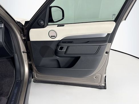 Used 2025 Land Rover Discovery Dynamic SE AWD/4WD image 26