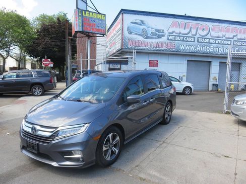 Used 2018 Honda Odyssey Touring image 2