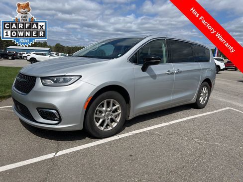 Used 2024 Chrysler Pacifica Touring-L image 1
