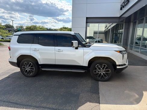 Used 2025 Lexus GX 550 w/ Accessory Package (2T) AWD/4WD image 15