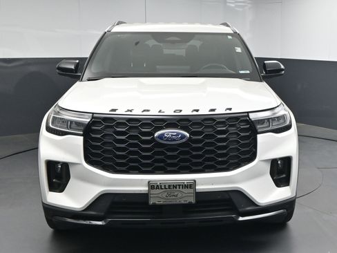 Used 2025 Ford Explorer ST-Line w/ Premium Package RWD image 2