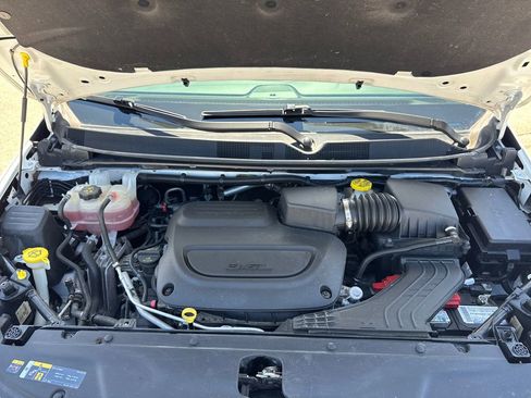 Used 2022 Chrysler Pacifica Touring-L image 32