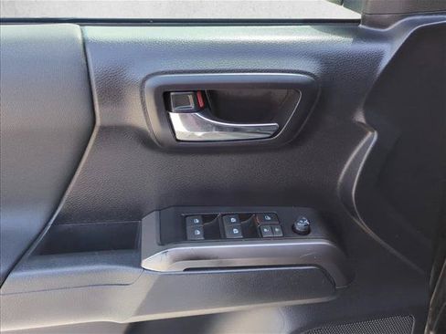 Used 2019 Toyota Tacoma TRD Sport RWD image 13
