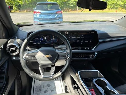 Used 2025 Chevrolet Equinox LT AWD/4WD image 14