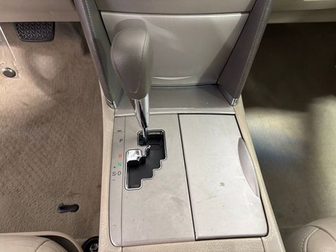 Used 2010 Toyota Camry XLE image 24