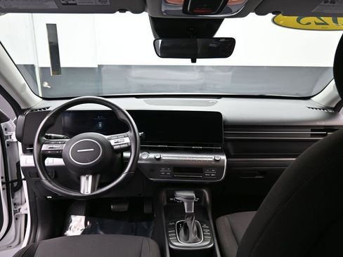 Certified 2025 Hyundai Kona SEL FWD image 9