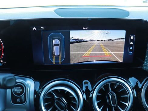 Used 2024 Mercedes-Benz GLB 250 image 27