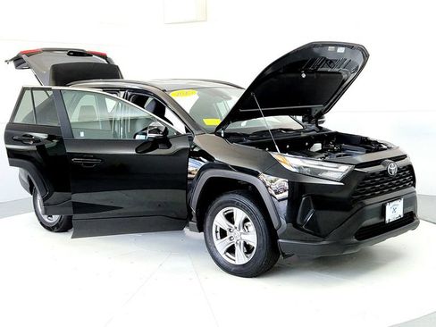 Used 2025 Toyota RAV4 XLE AWD/4WD image 12