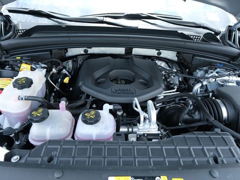 Used 2023 Jeep Grand Cherokee Overland w/ Advanced Protech Group III image 40