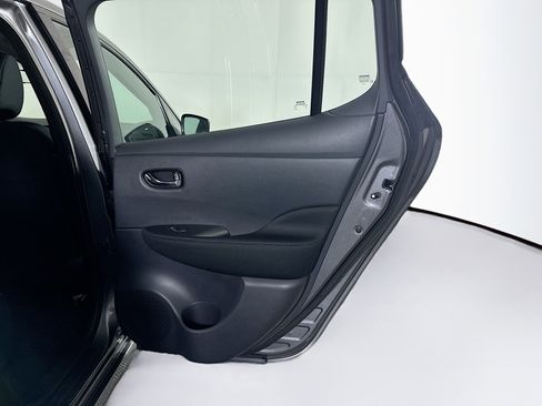 Used 2025 Nissan Leaf S image 29